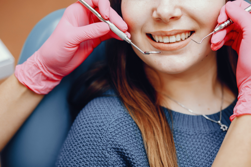 beautiful girl sitting in the dentists office 4063993 19473